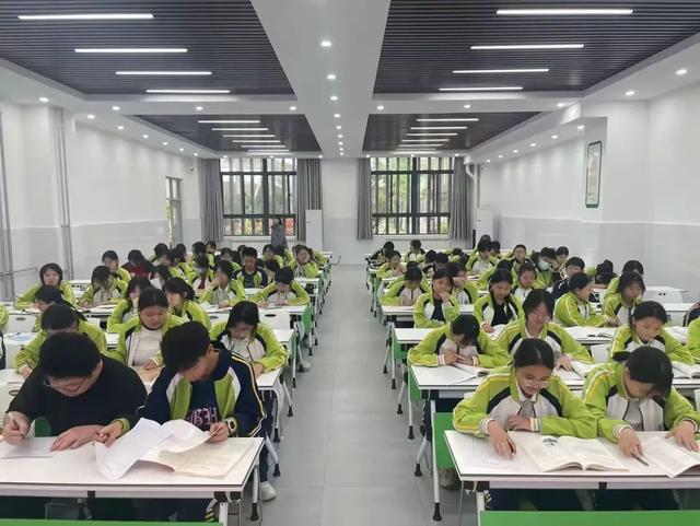 新苑中学举办第四届硬笔书法大赛CQ9电子登录注册西安市汉都(图3)